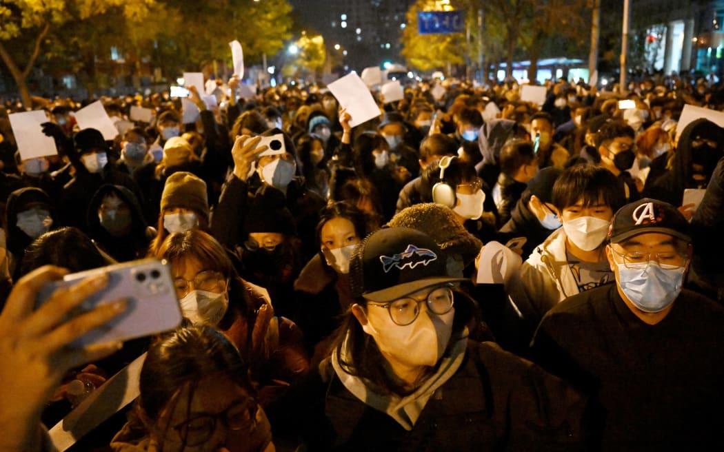 Apple bloquea protestas en China: “Ayudaremos al régimen Chino”