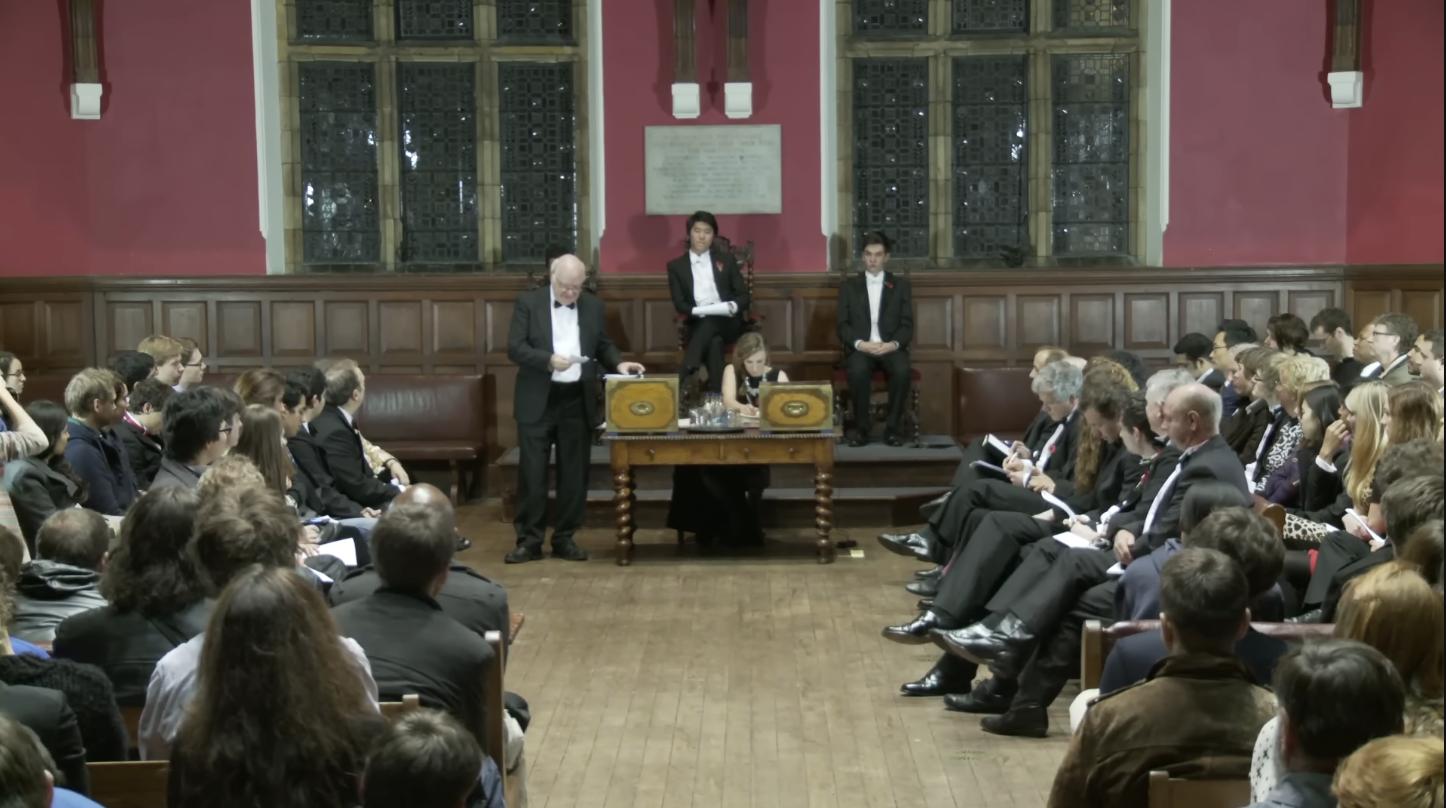Reflexiones sobre el debate del Dr. John Lennox en Oxford
